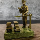 Бронзовая статуэтка Таможенник со шлагбаумом