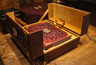 Книга в коже «Московский Кремль на двух языках. В коробе»